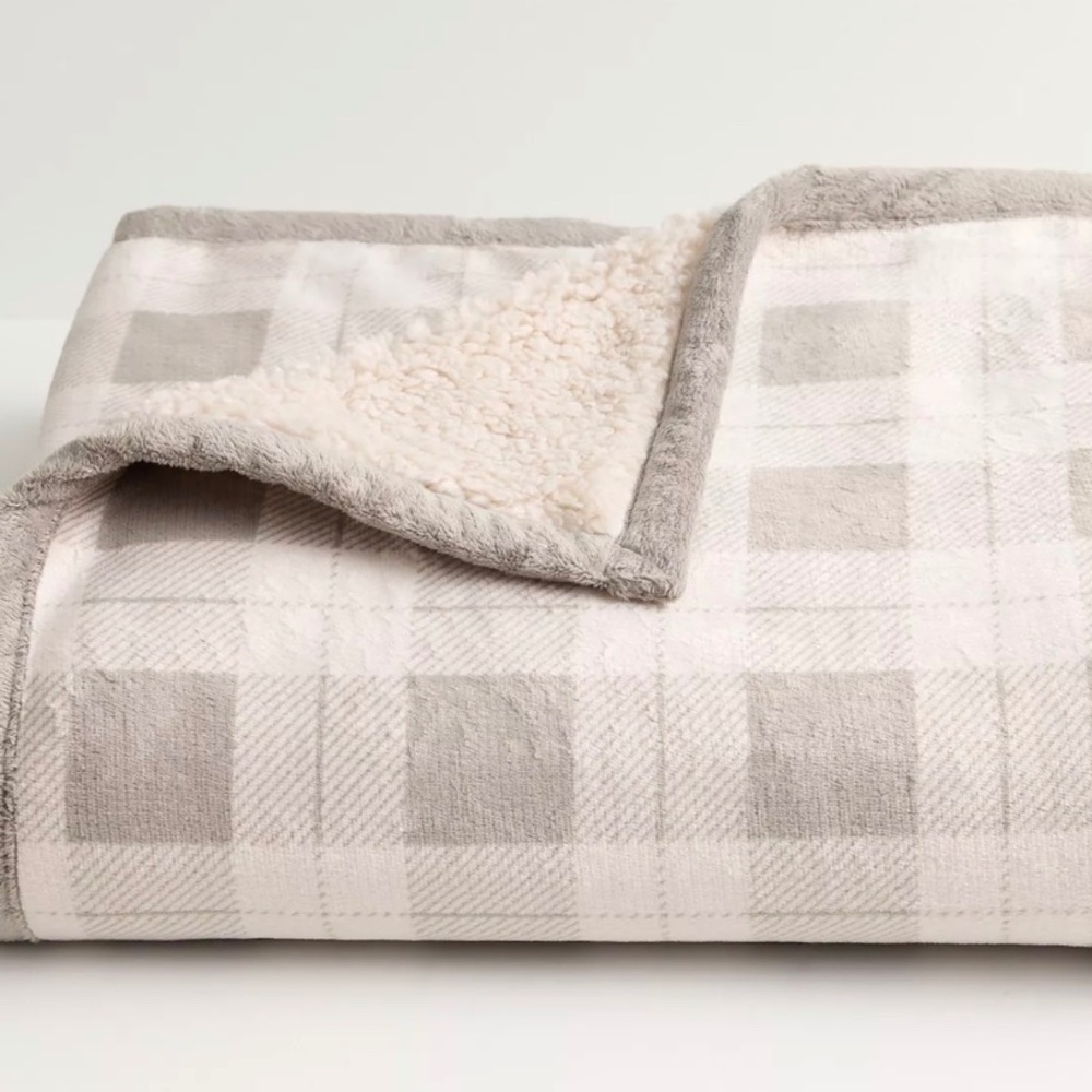 Cuddl Duds® Plush Sherpa Throw Blanket